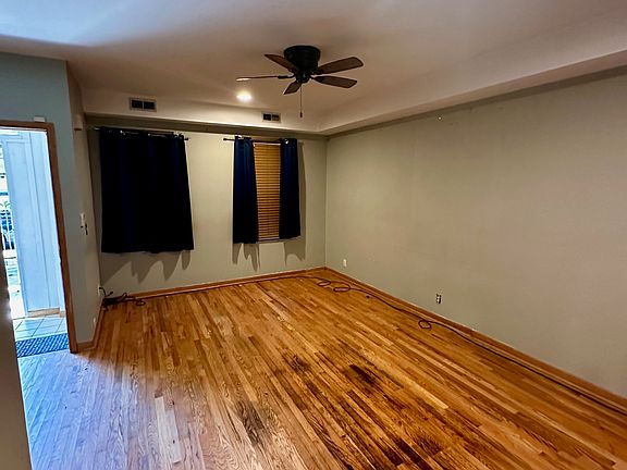 3rd image of 907 N Honore St #1