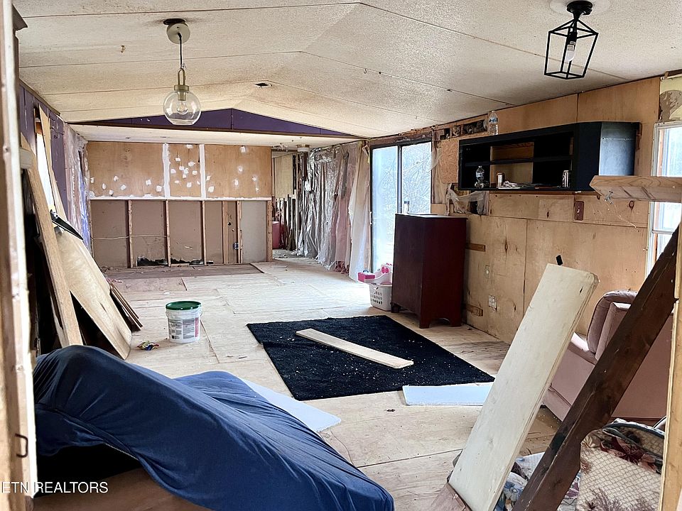2nd image of 182 Queens Ln