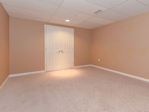 Entry level Family Room, 14 x 12