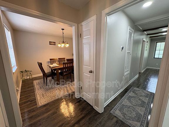 3rd image of 4409 Roxbury Dr