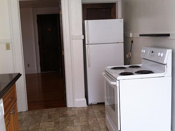 3rd image of 107 W Washington St #2