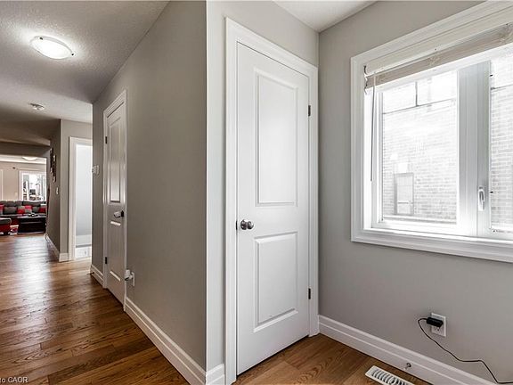 5th image of 90 Hollybrook Trl