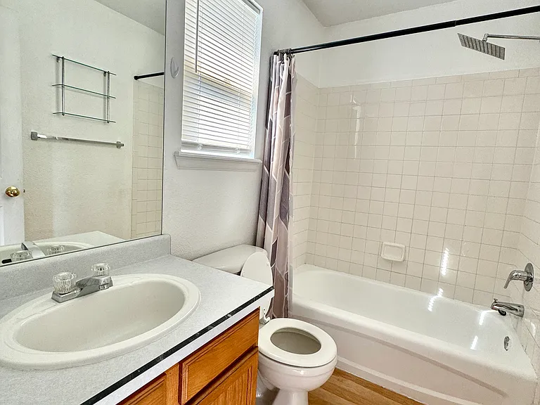 Bathroom 2 in bedroom 1