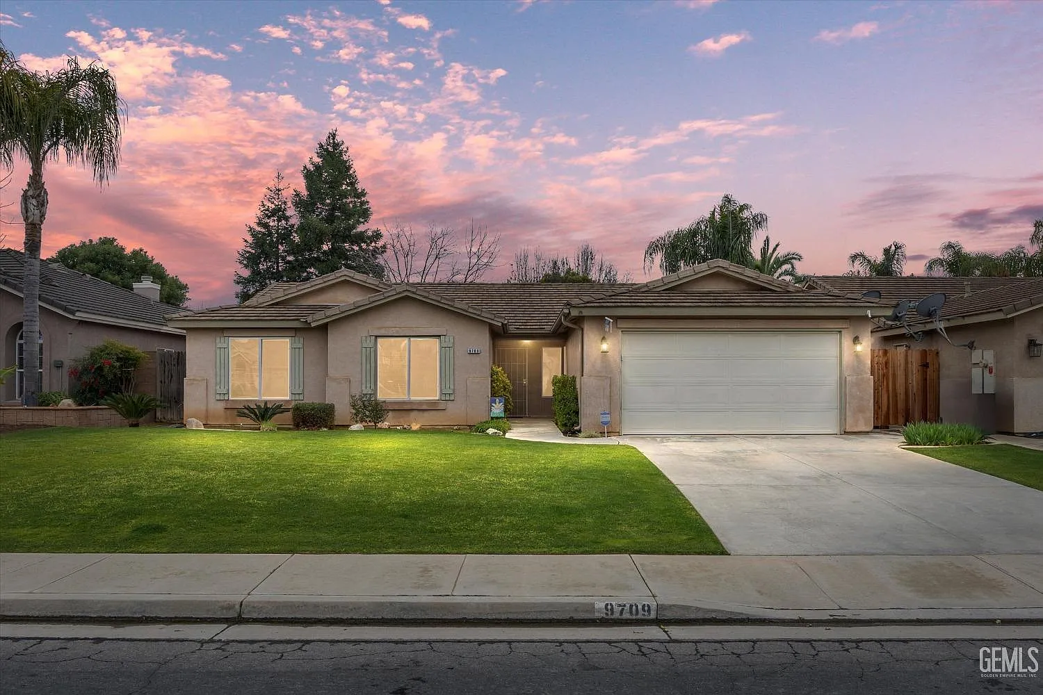 9709 Commodore Dr photo 1