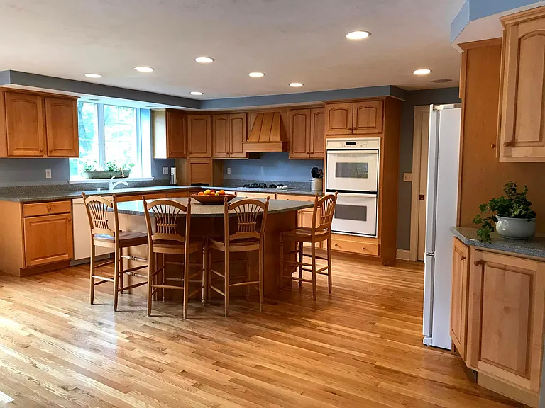 4 Lasallette Rd — Photo 3