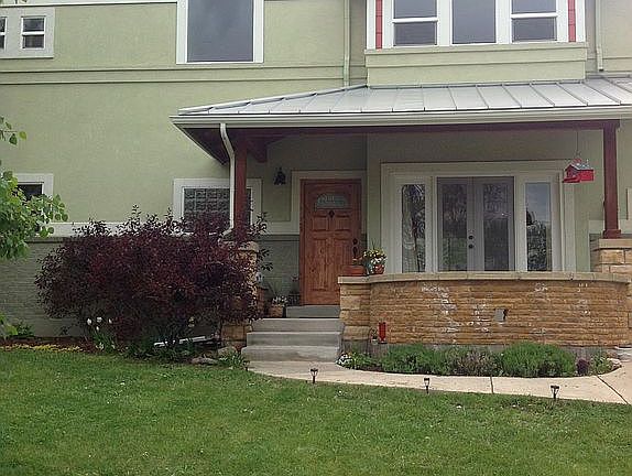 Lots of curb appeal here