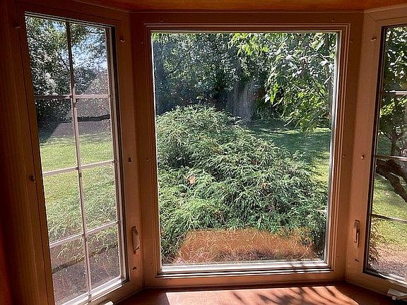 Dining room bay window
