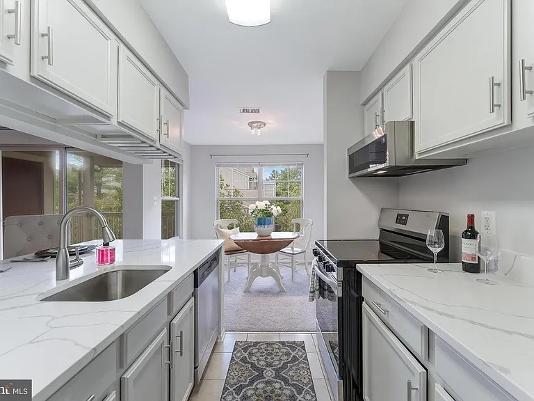 1717 Ascot Way #E — Photo 14