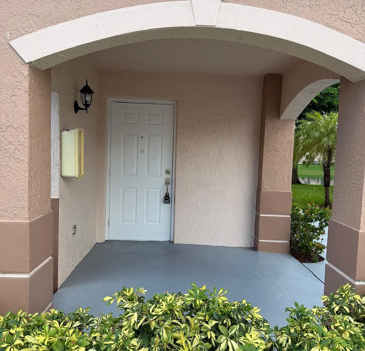 3 bed, 1009 sqft, $1,850 — Photo 1