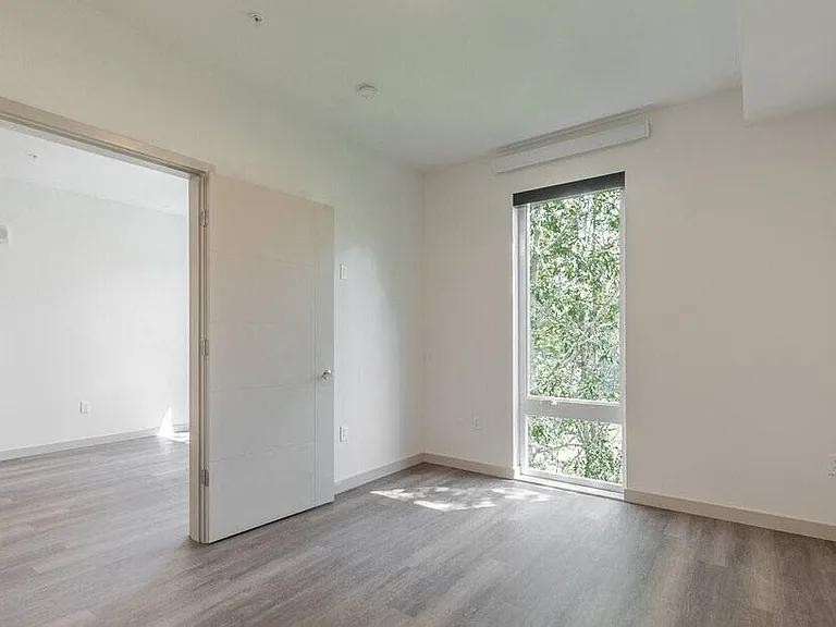 Unit 305 (2BR 2BA) Similar Units: 04s, 10s, 17s, 105, 205, 112, 213, 313, 413,214, 314, 414, 115, 223, 323, 423 *Unit features vary. Inquire with our leasing office to schedule a tour