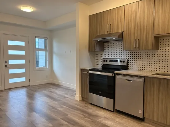 320 Mills Rd #6, Kelowna, BC V1X 4G8