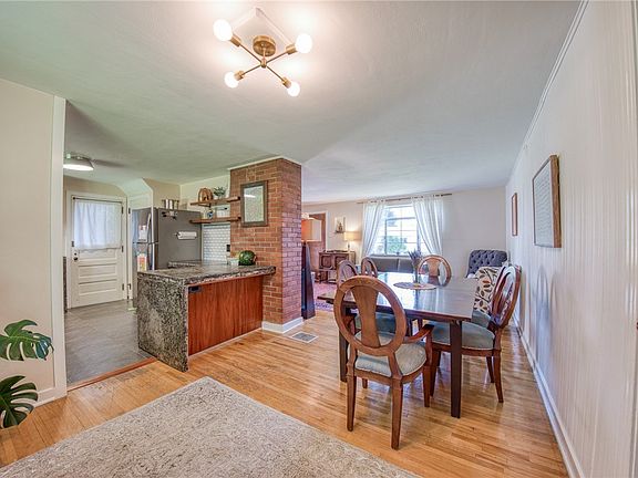 5th image of 106 Primrose Ave