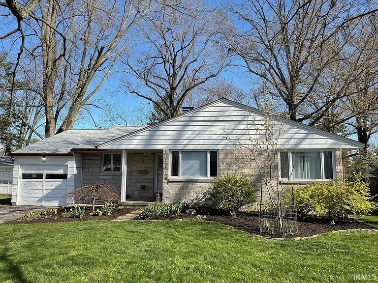 209 S Hillsdale Dr — Photo 1