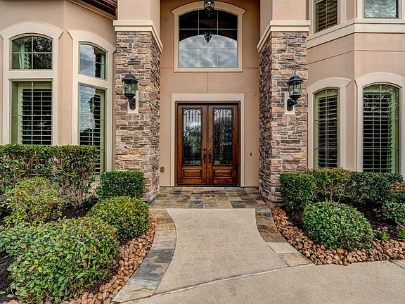 2nd image of 707 Moss Hammock Way