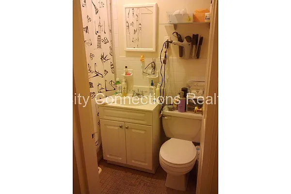 Rented by City Connections Realty | media 14