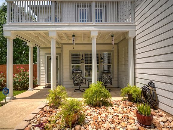 3rd image of 2230 Georgian Dr
