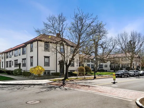 98 Main St APT V, Andover, MA 01810