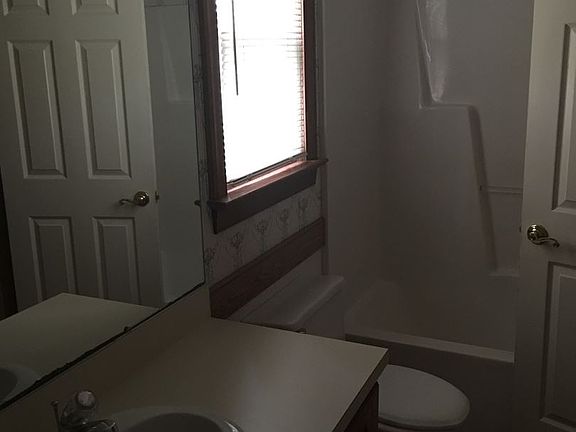 4th image of 228 Emerson Dr