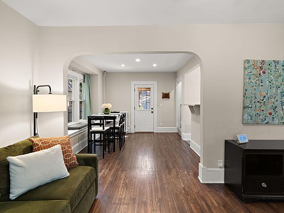 5th image of 1086 Pleasant Ave