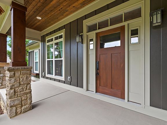 5th image of 1005 Cumberland Cir
