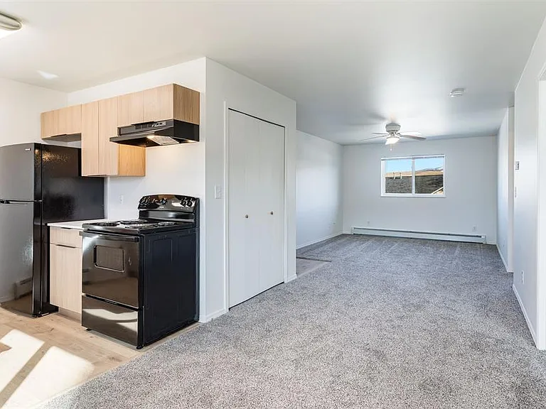 North Russell Apts-1650 N Russell — Photo 45