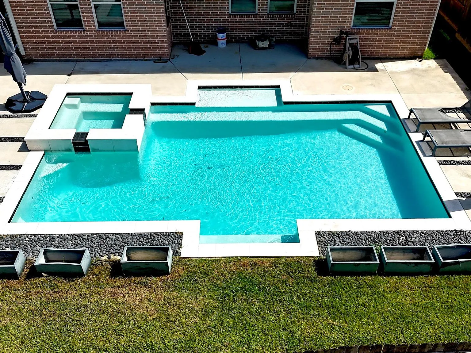 3 bed, 2.0 bath, 1601 sqft, $2,900 — Photo 2