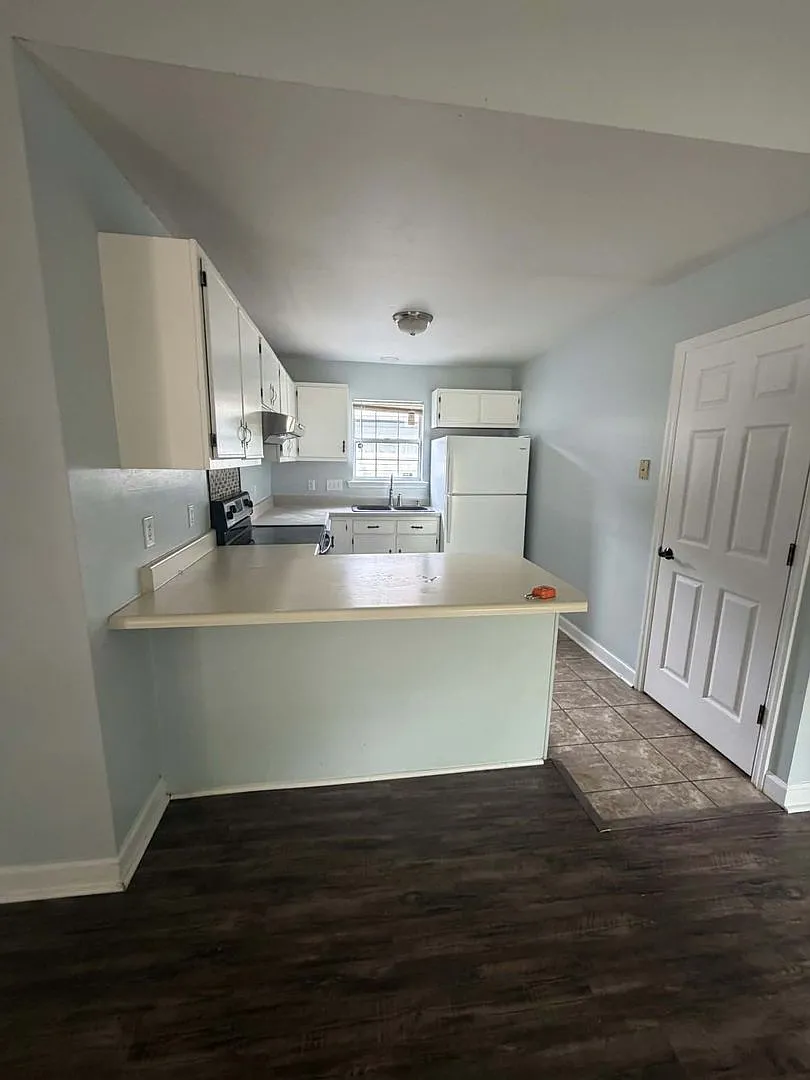 Fenced in 3 Bedroom Home Close to Base! — Photo 3