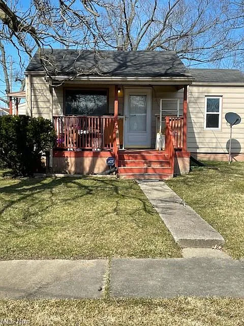 417 Douglas St NE photo 1