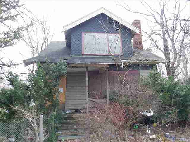8740 Woodlawn
