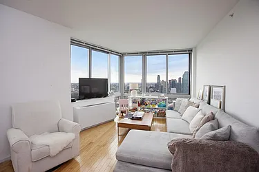 Rented by Space Marketing Shop