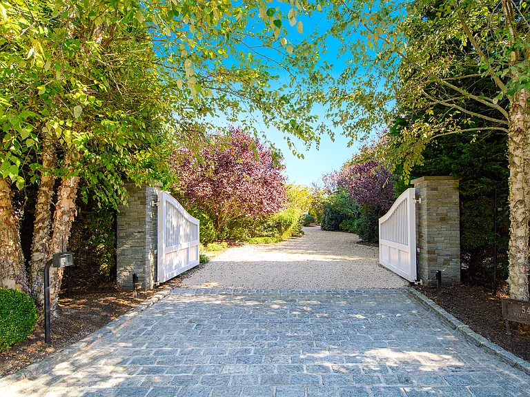 54 Halsey Rd — Photo 1