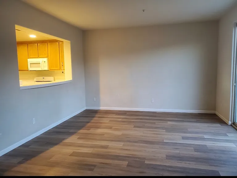 411 Calcagno St — Photo 6