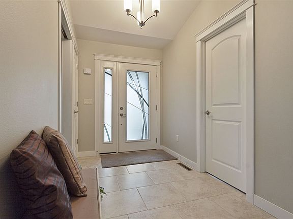 3rd image of 604 Whitetail Ct