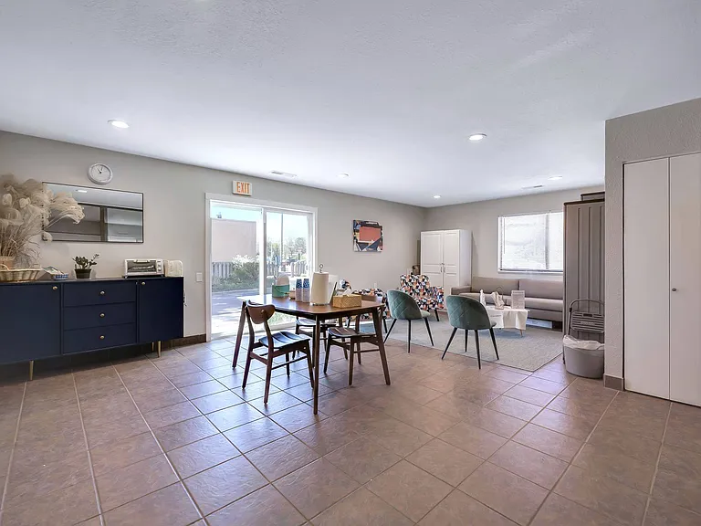Pine Creek Apartments — Photo 17