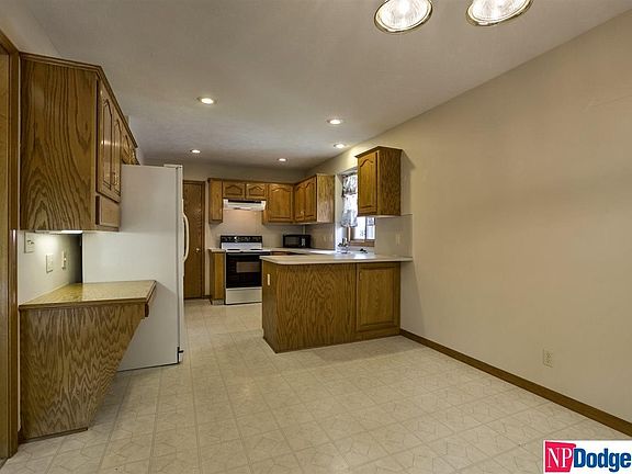 4th image of 14429 S 35th St