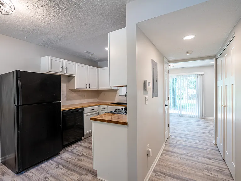 1315 S Senate Ave — Photo 10