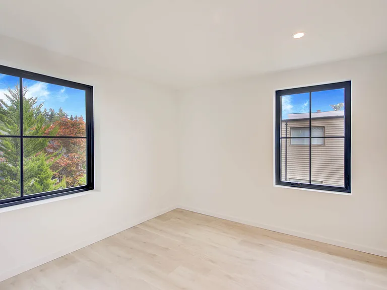 4608 NE 47th St — Photo 15