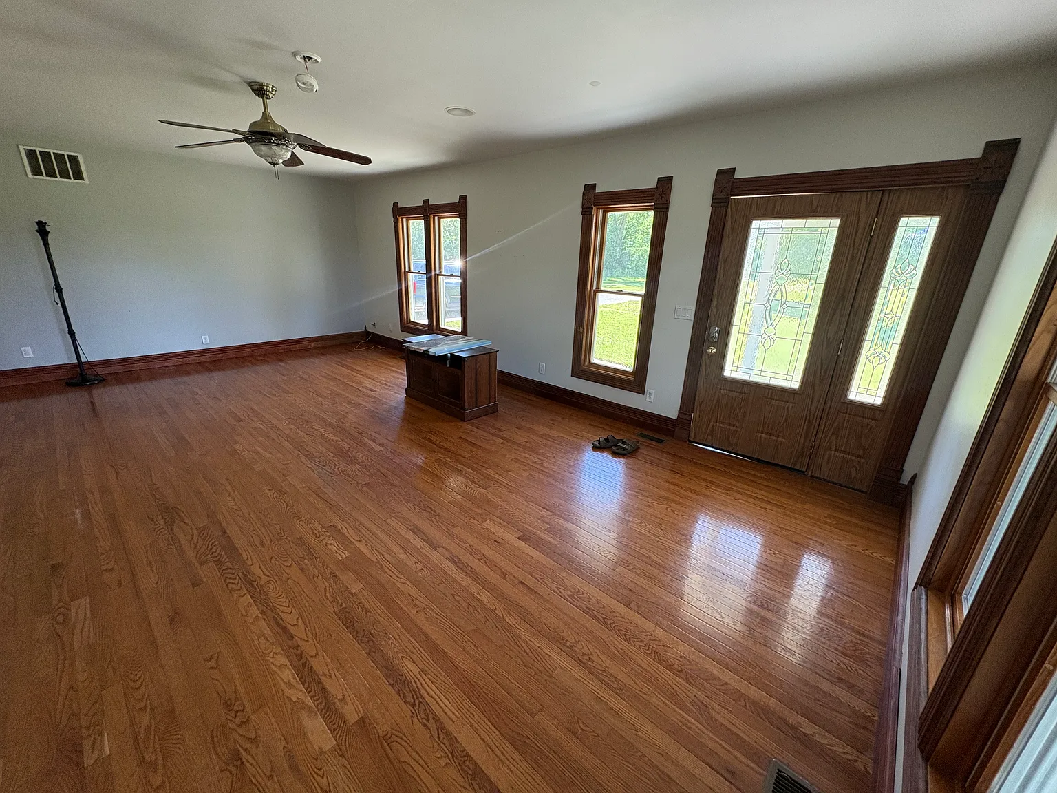 5 bed, 3075 sqft, $2,250 — Photo 2