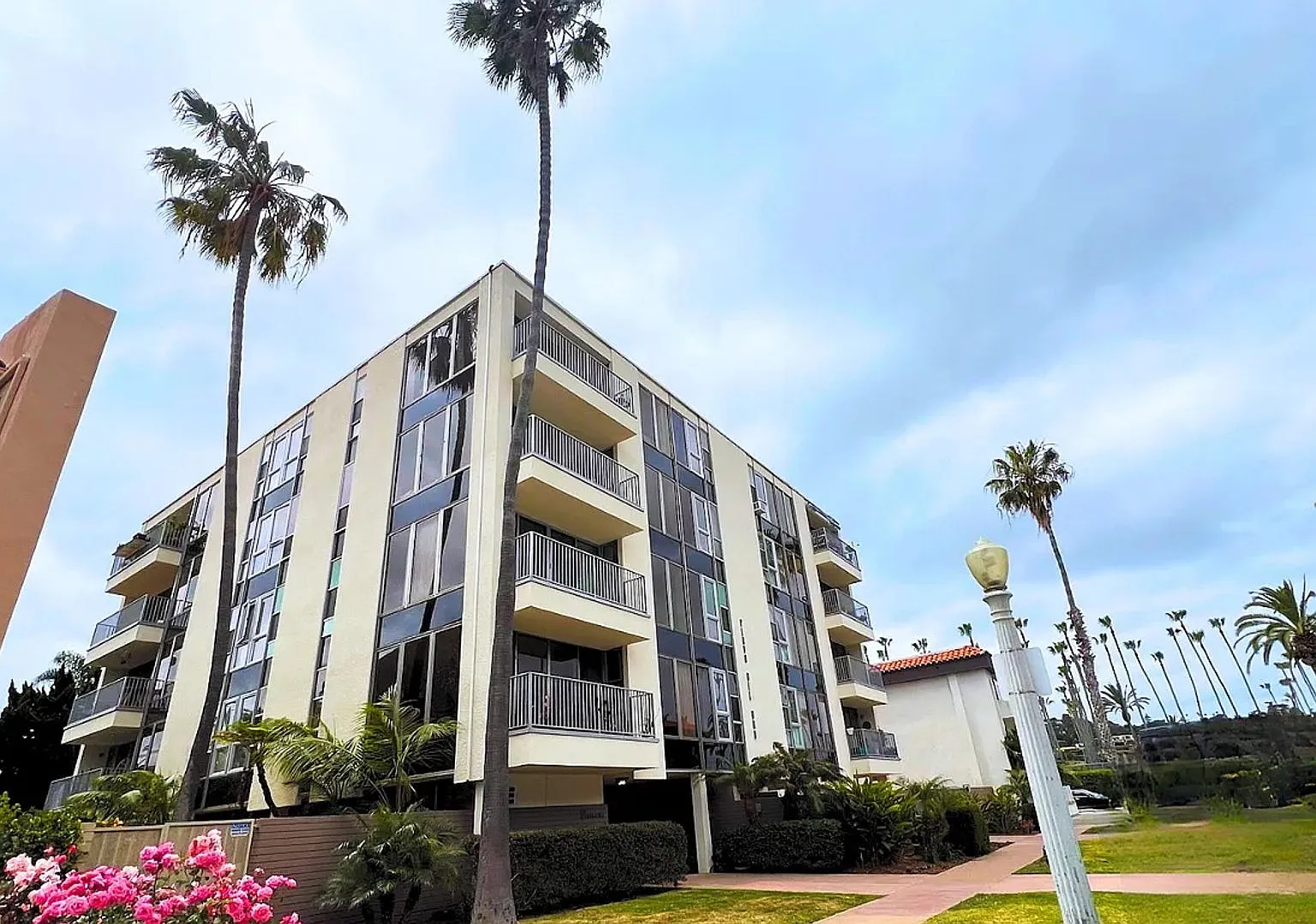 Playa de Oro Apartments — Photo 1
