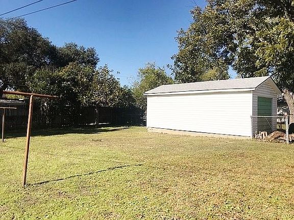 3rd image of 1005 Camp Dr