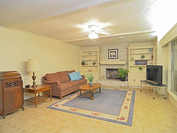 3rd image of 4231 Crownwood Dr
