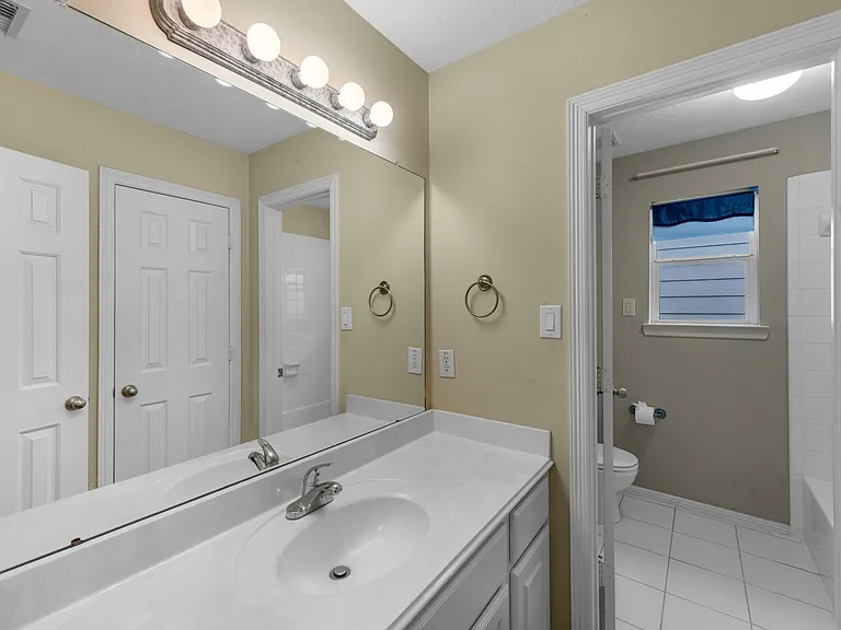 5228 Larkin St — Photo 24