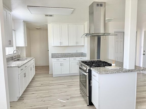 5th image of 1913 Stratford Way