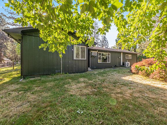 3rd image of 1033 Plumtree Ln