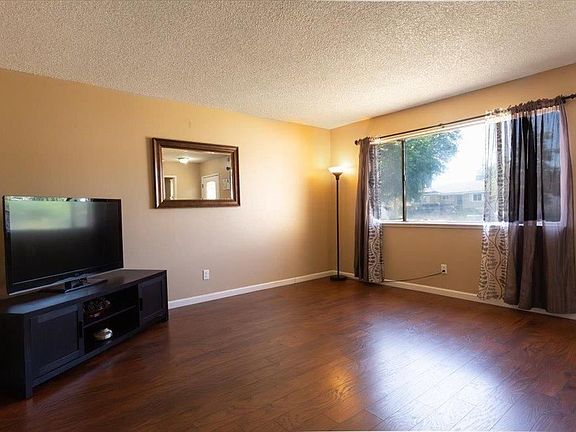 5th image of 2248 Fern Ave