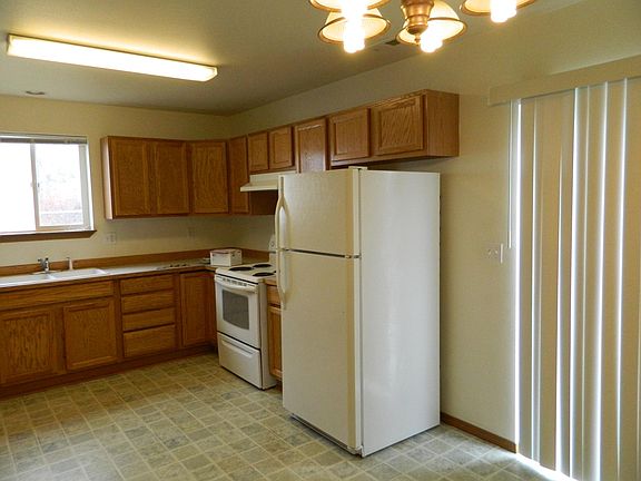 3rd image of 940 N Regal Ct