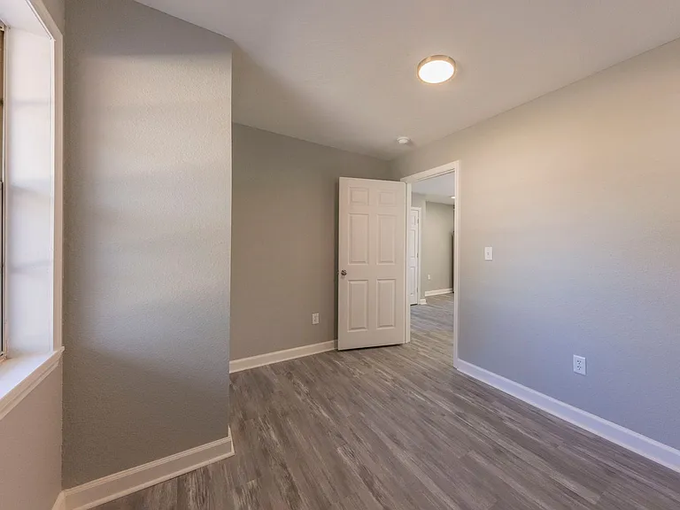 1809 W Center Ave — Photo 25