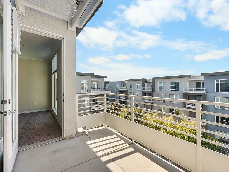 Stadium House Apartments — Photo 25