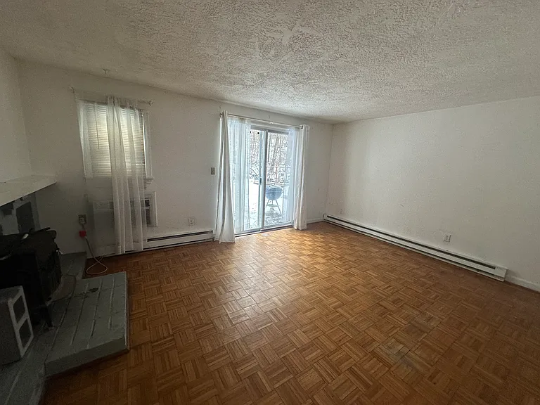 87 Phelps St — Photo 6