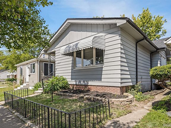 3rd image of 8287 Meadow Ave